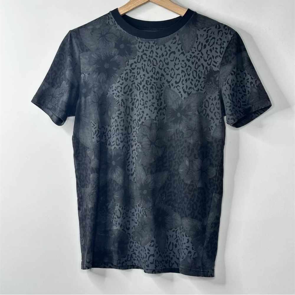 Aritzia TNA Woman Black Floral Short Sleeve Pullover T Shirt Size S